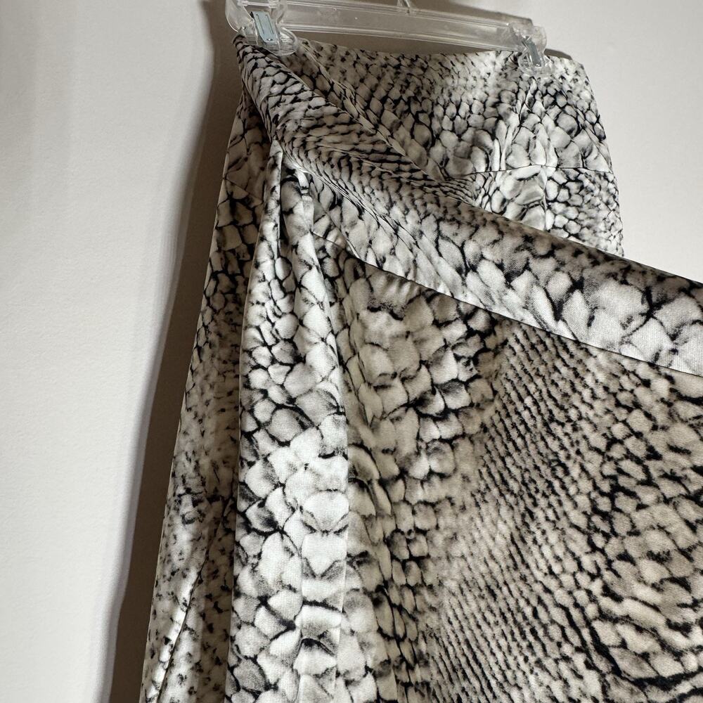 Vici Wrap Long Skirt Gray Black Cream Animal Snake Print Size Large Midi - Picture 10 of 10